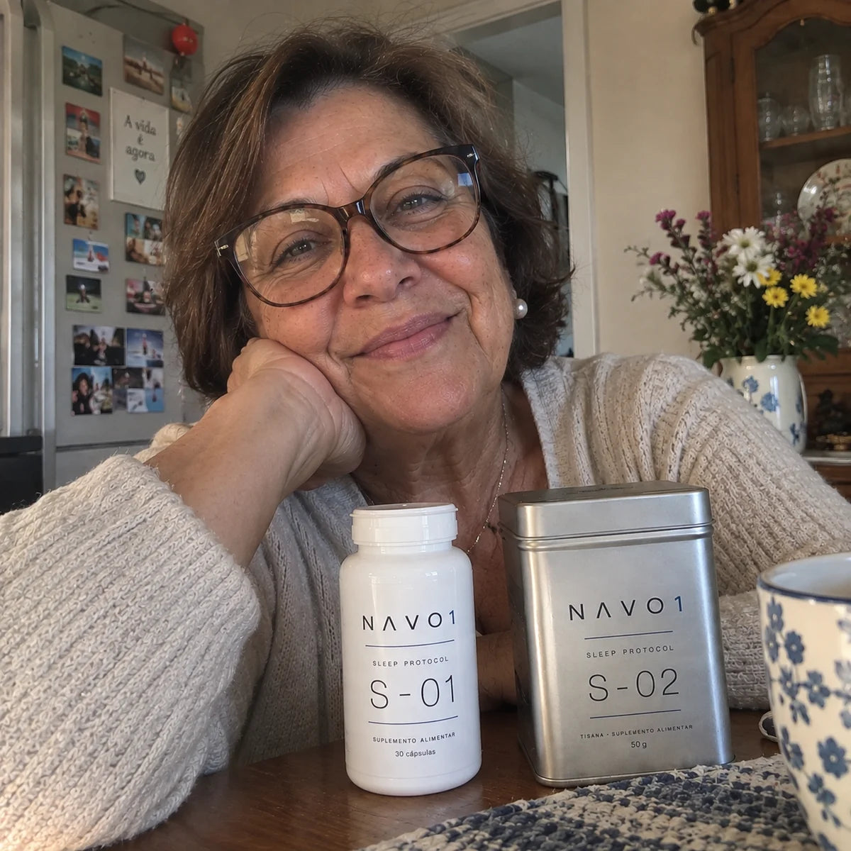 Helena com os produtos S-01 e S-02 do Sleep Protocol NAVO1